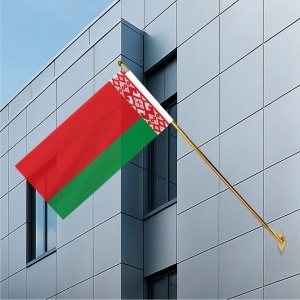 Фасадный флагшток из нержавеющей стали с баннерным плечом, золото и серебро