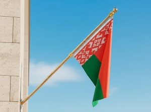 Фасадный флагшток 180 см из нержавеющей стали и алюминия с защитой 360°